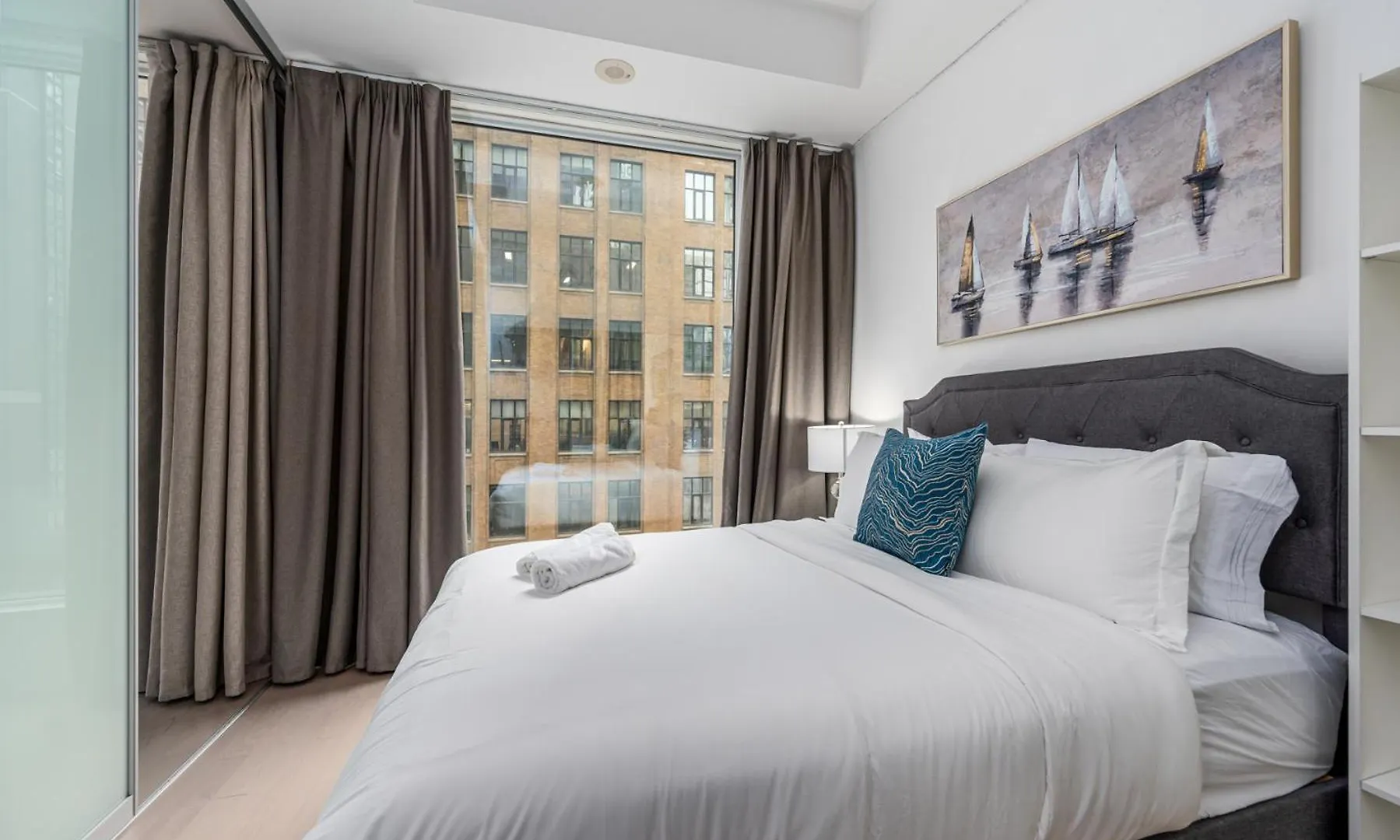 Apartment Elegant Suites In Peter Street Toronto