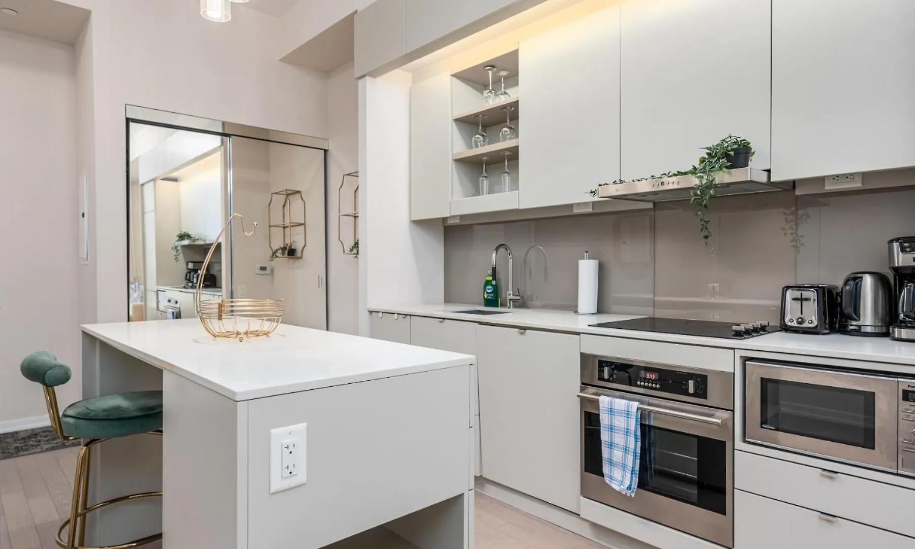 Apartment Elegant Suites In Peter Street Toronto Canada