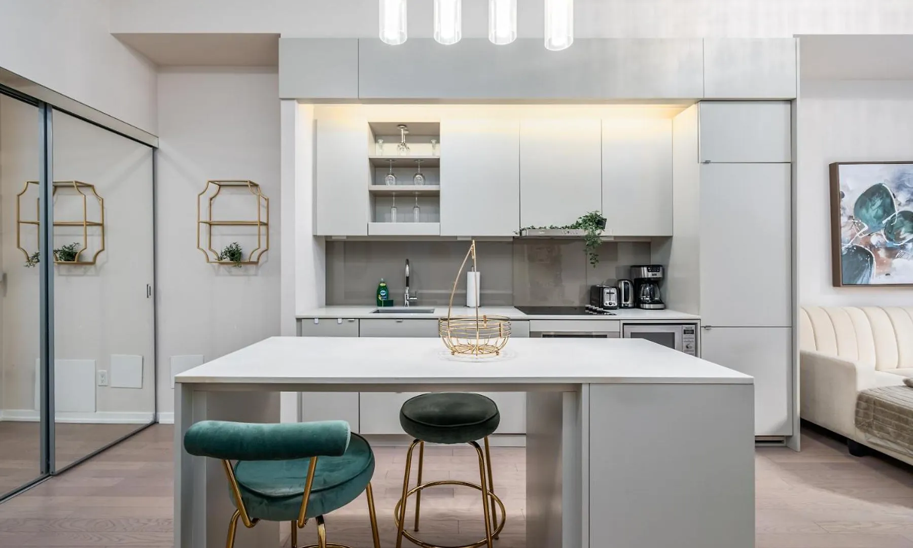 Elegant Suites In Peter Street Toronto Canada