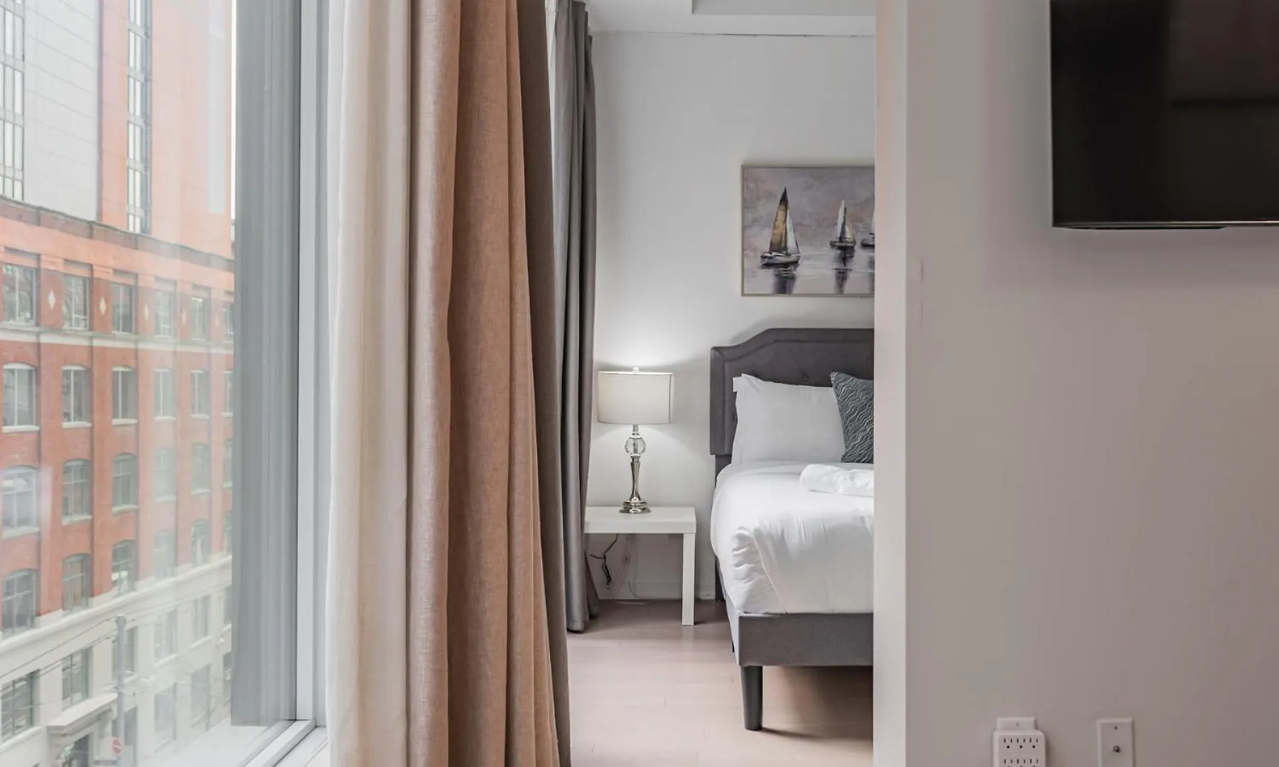 Apartment Elegant Suites In Peter Street Toronto