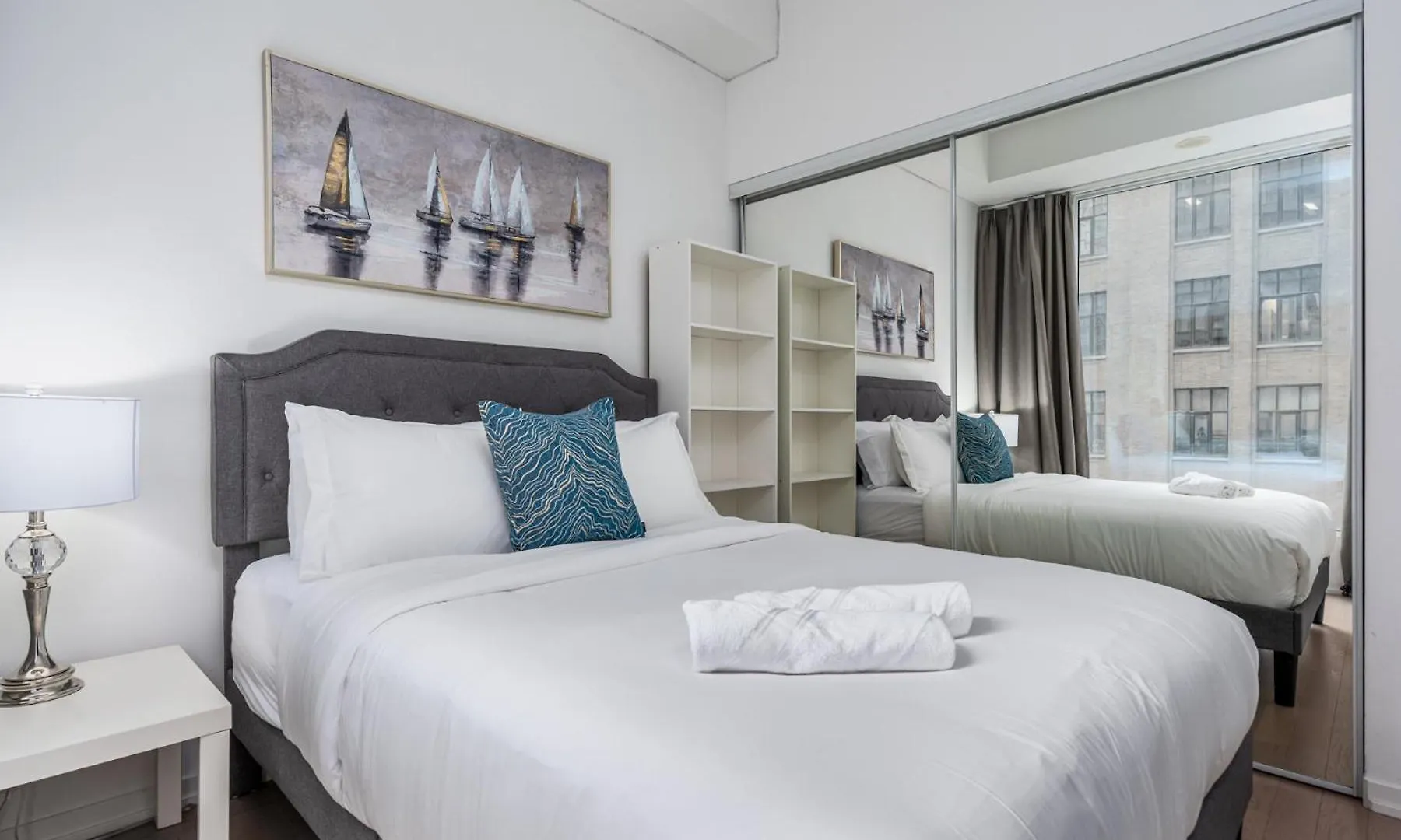 Apartment Elegant Suites In Peter Street Toronto