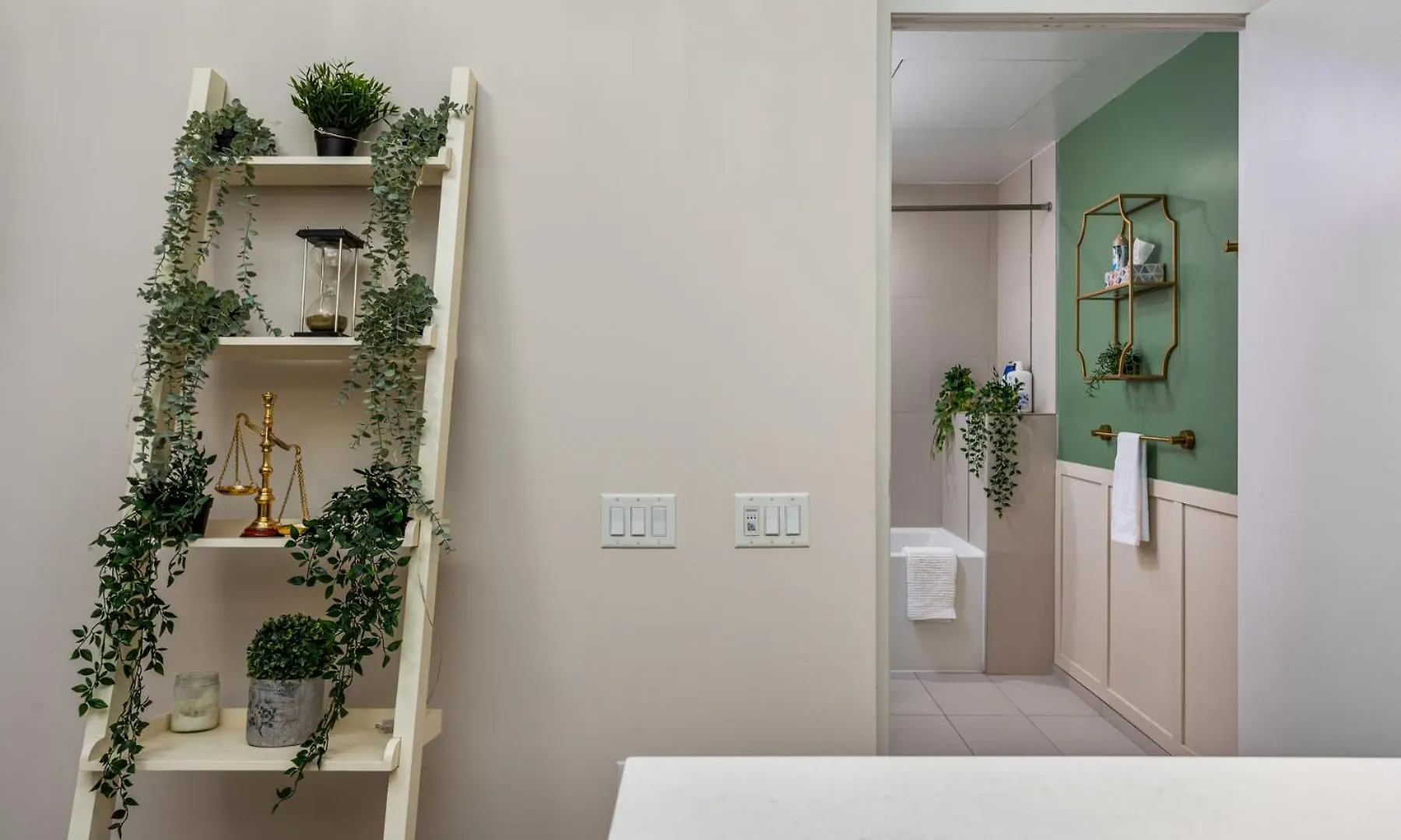 Elegant Suites In Peter Street Toronto
